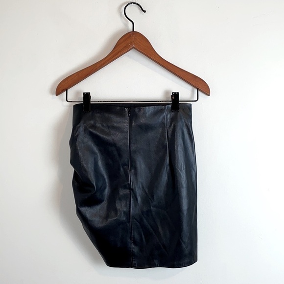 nwot ZARA Faux Leather Ruched Side High Waisted Mini Skirt Black - Picture 6 of 8